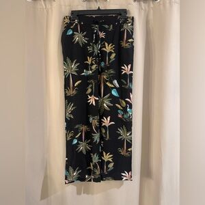 Old Navy Black Petite  Floral Wide-Leg Pants with pockets